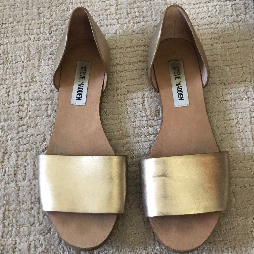 Steve Madden gently worn gold slides